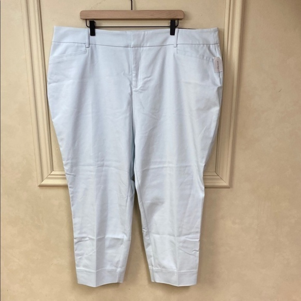 New! Roz & Ali Signature Fit Capri Dress Pants
Size 24W